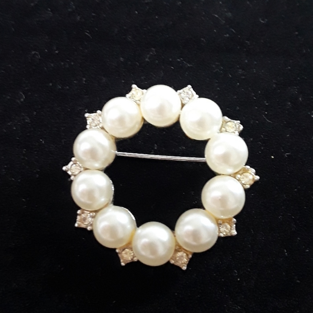 MARVELLA: Vintage Faux Pearl and Diamonds Brooch